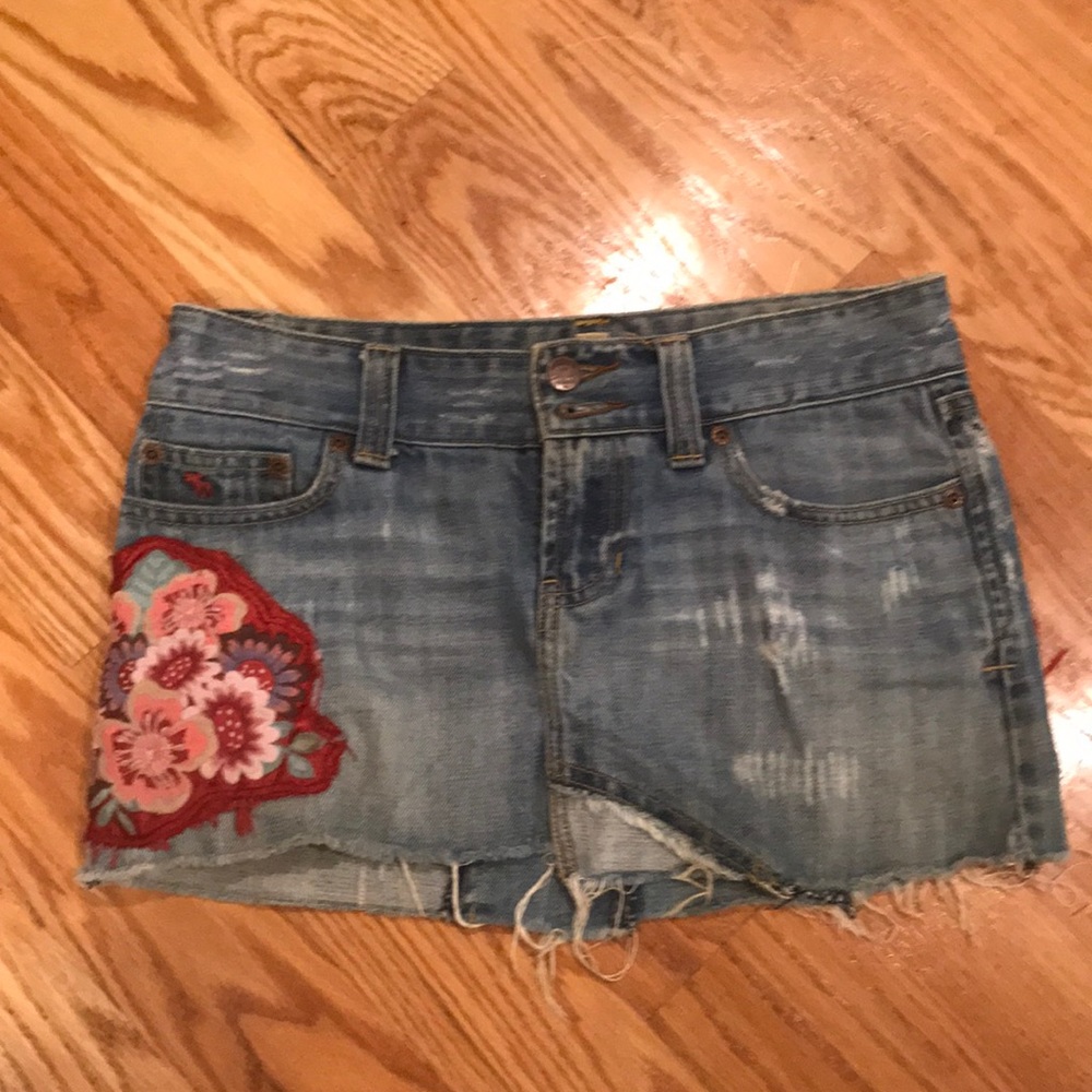 Distressed mini skirt